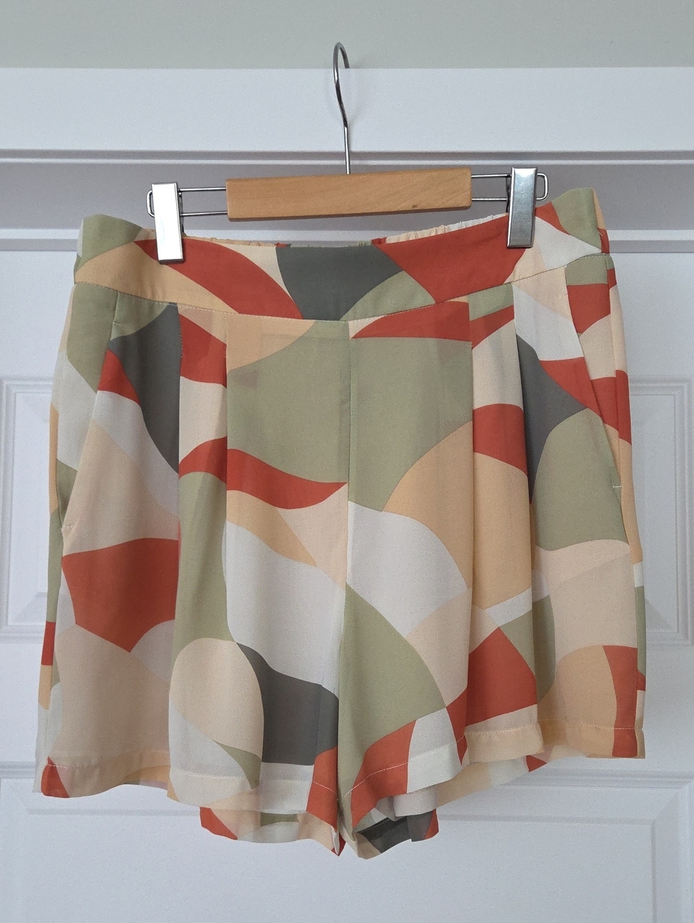 Dynamite Pleated Flowy Shorts with Geometric Print, Size L